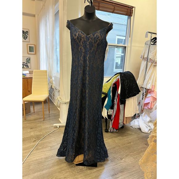 Blue Ellie Wilde Size 18 Straight dress